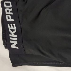 Women's Nike cropped leggings